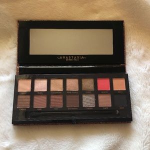 SULTRY Anastasia Beverly Hills eyeshadow palette